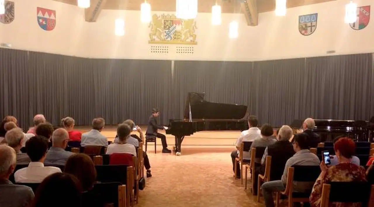 İzmirli genç piyanist Nurbeyler’den  uluslararası başarı