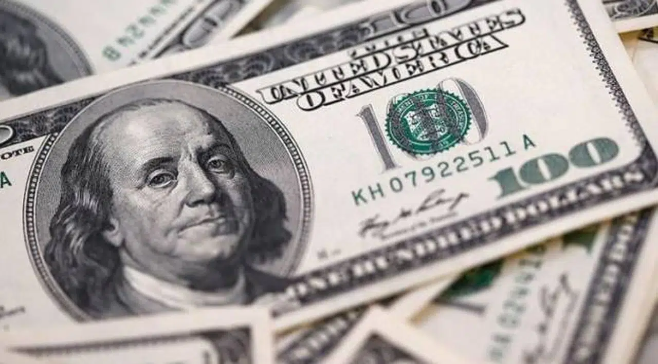 Merkez Bankası'nın dünkü faiz indirimi sonrası dolar/TL kuru bugün 8,85 ile rekor tazeledi.