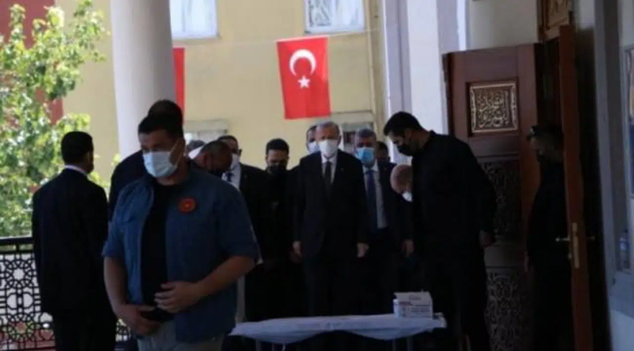 Mersin Valiliği: Polislerimizin şarjörleri ceplerindeydi