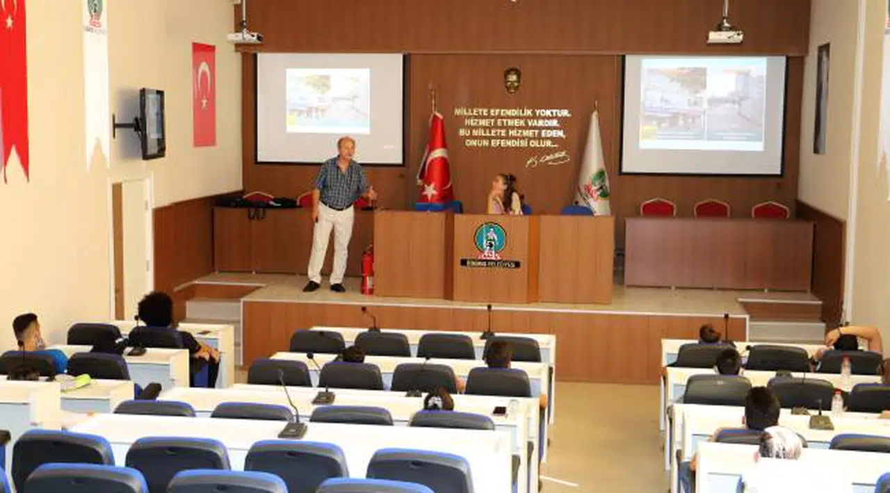 Ödemiş Belediyesi’nde stajyer öğrencilere iş sağlığı ve güvenliği eğitimi