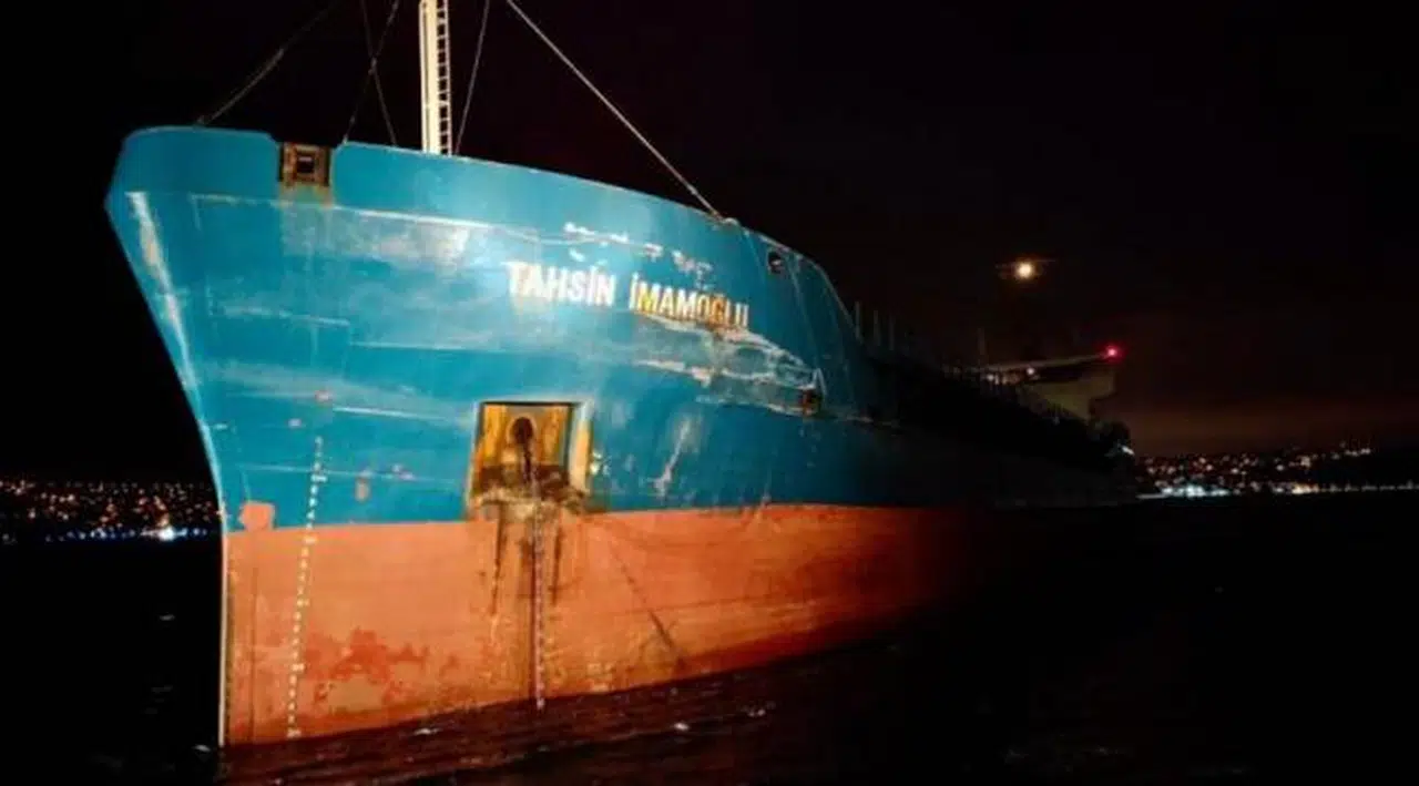 Türk ve Rus bandralı iki kuru yük gemisi çarpıştı
