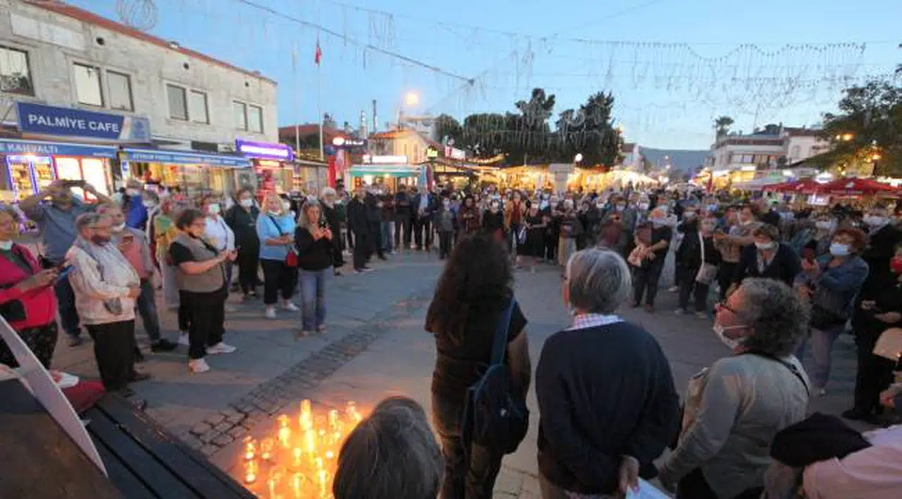 Ankara Gar katliamında ölenler Foça'da anıldı!