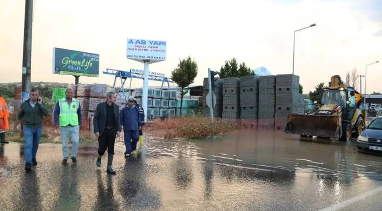 Belediye ekipleri gece boyunca çalıştı