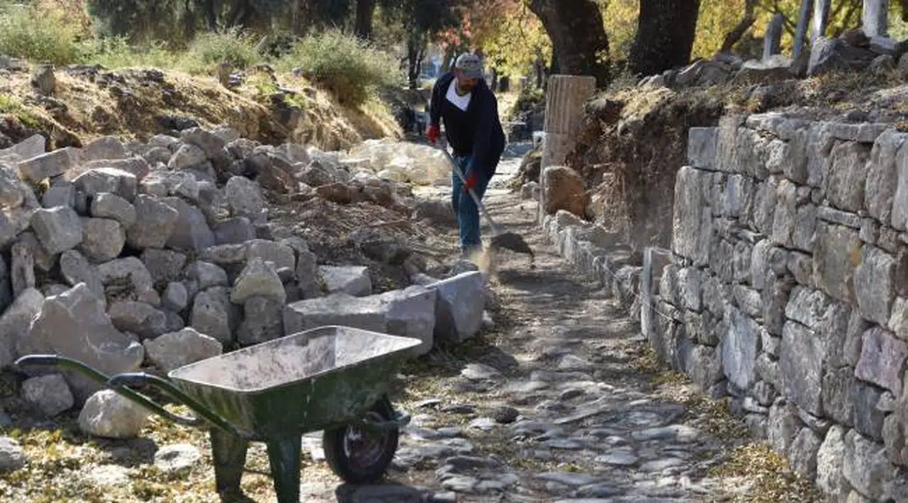 Foça Belediyesi tarihi değerleri koruyor!