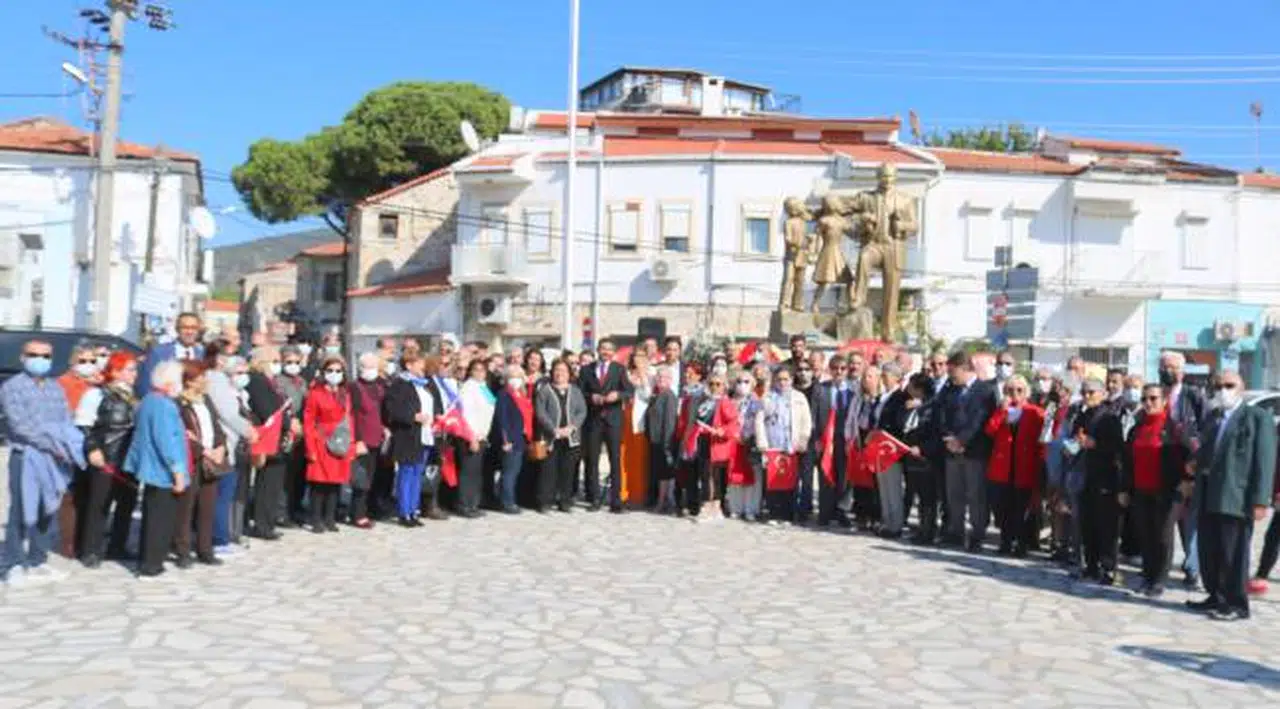 FOÇADA CUMHURİYET BAYRAMI TÖREN VE ETKİNLİKLERLE KUTLANIYOR