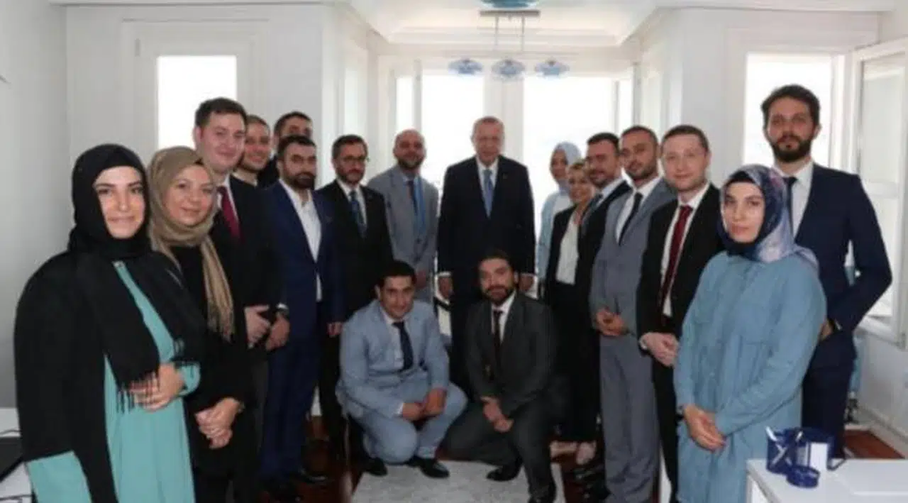 ‘İki bakan ve 18 gazeteci bir araya geldi, çuvallarla para geliyordu…’