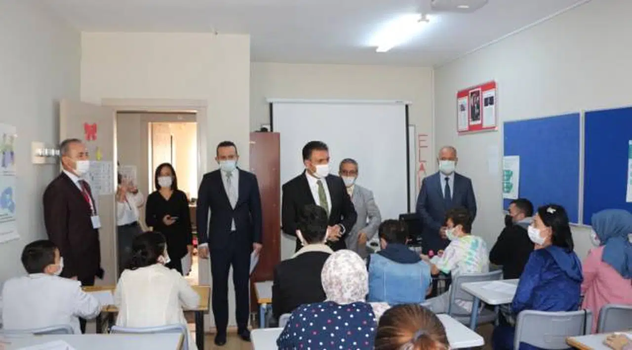 İzmir'de 'Nerede Kalmıştık' Eğitim Seferberliği Projesi Kurslarına Yoğun İlgi