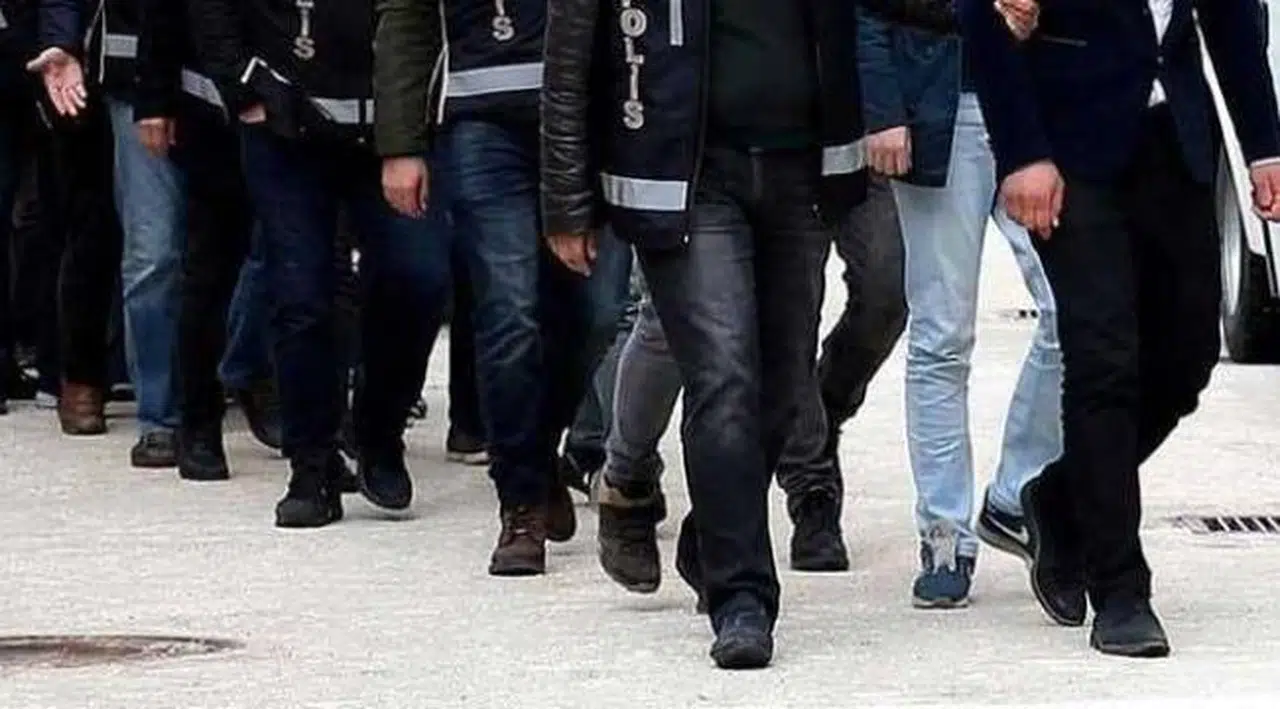 İzmir merkezli 'FETÖ' operasyonunda gözaltı sayısı 114'e yükseldi