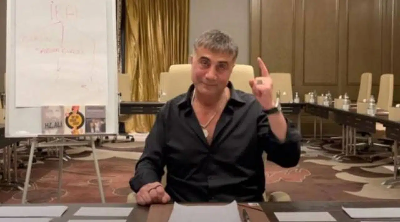 Peker'den yeni paylaşımlar: 'Baronlar yakalandı haberlerine inanmayın'
