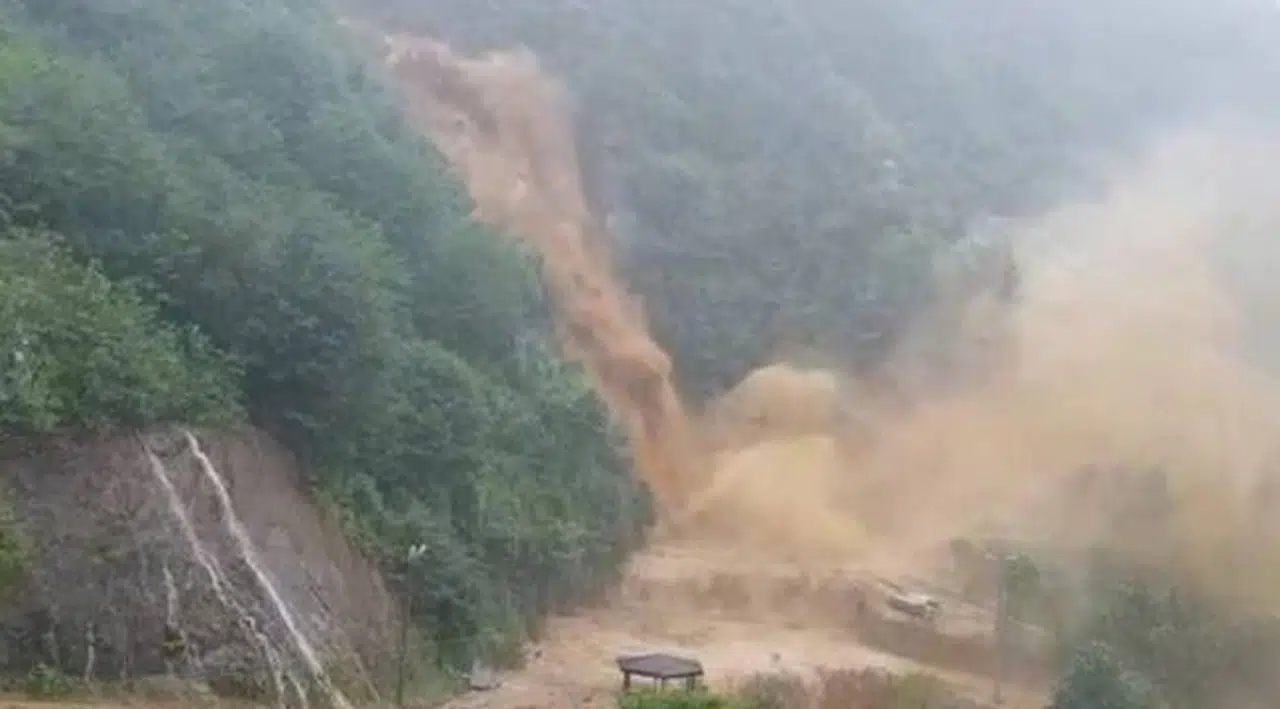 Rize'de sel felaketi bilançosu: 47 bina yıkıldı, çok sayıda konut tahliye edildi