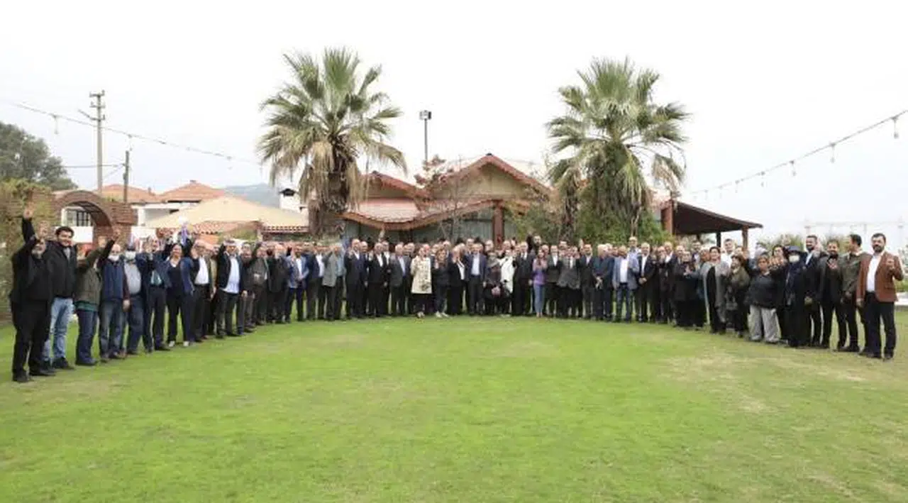 AK Parti İzmir İl Başkanı Kerem Ali Sürekli Konakta;  “Bir dokunup bin ah işitiyoruz.”