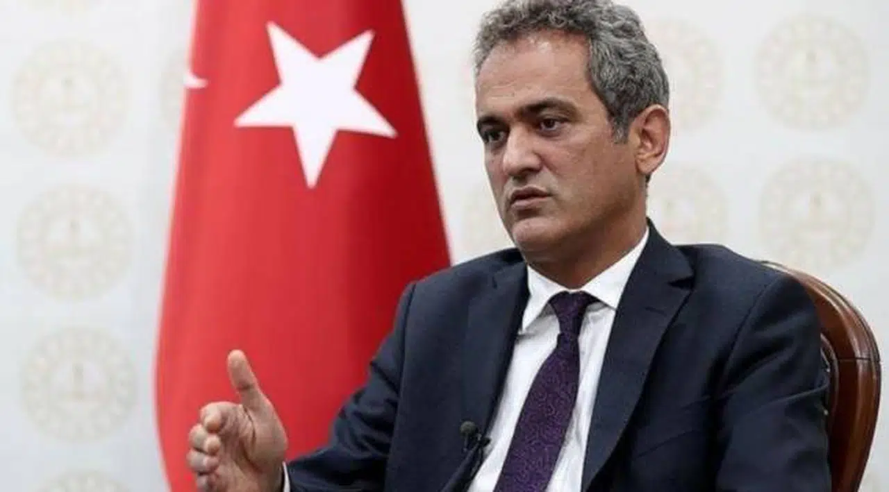 Bakan Özer: Önlemleri revize ederek yüz yüze eğitime devam edeceğiz