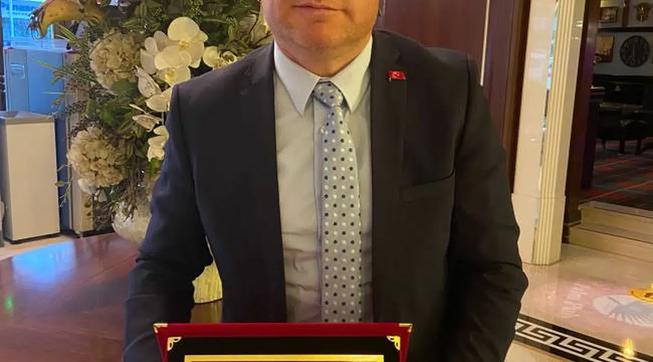 Bayındır Belediye Başkanı Uğur Demirezen Yılın Belediye Başkanı Seçildi