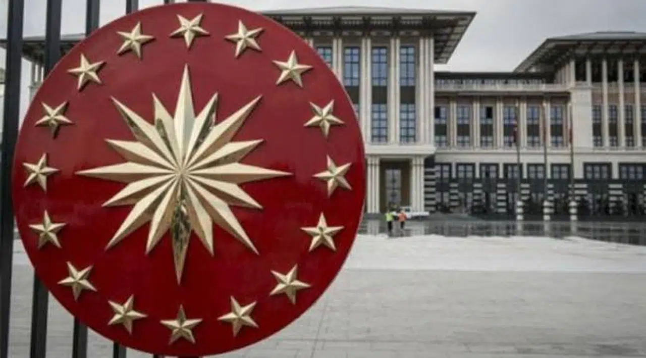 'Cumhurbaşkanı'nın parti üyeliği sona erecek, görev süresi sona erince aktif siyasete dönemeyecek'