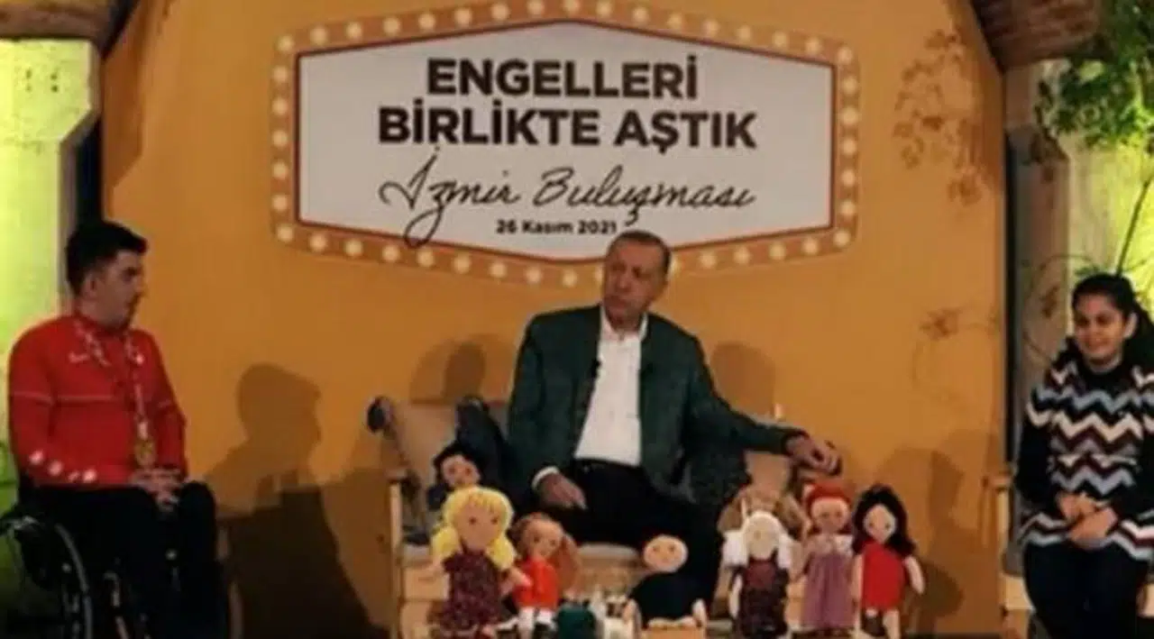 Erdoğan'ın futbolcu olmasını babası engellemiş: 'Siyasete o gün bugündür devam ettik'