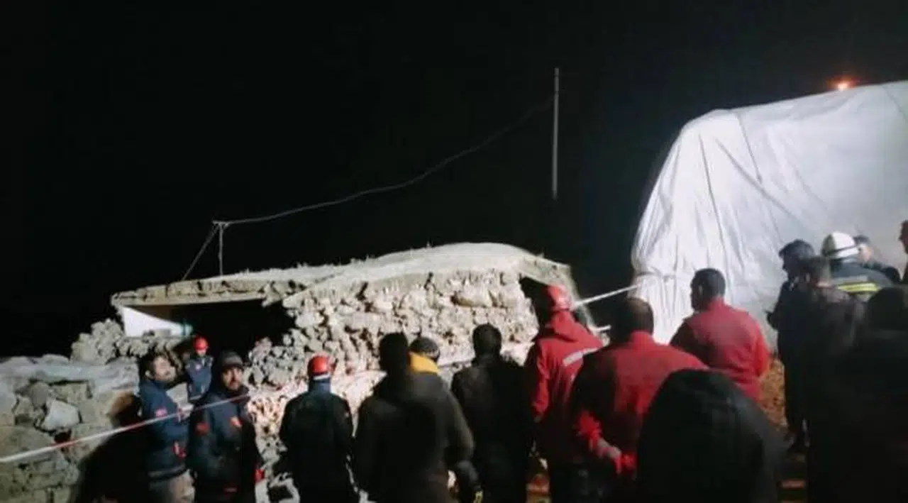 Erzurum'daki deprem sonrası son durum: 45 evde ağır hasar var