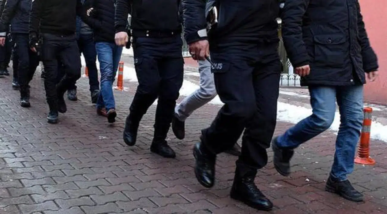‘FETÖ’ operasyonunda 53 şüpheli yakalandı