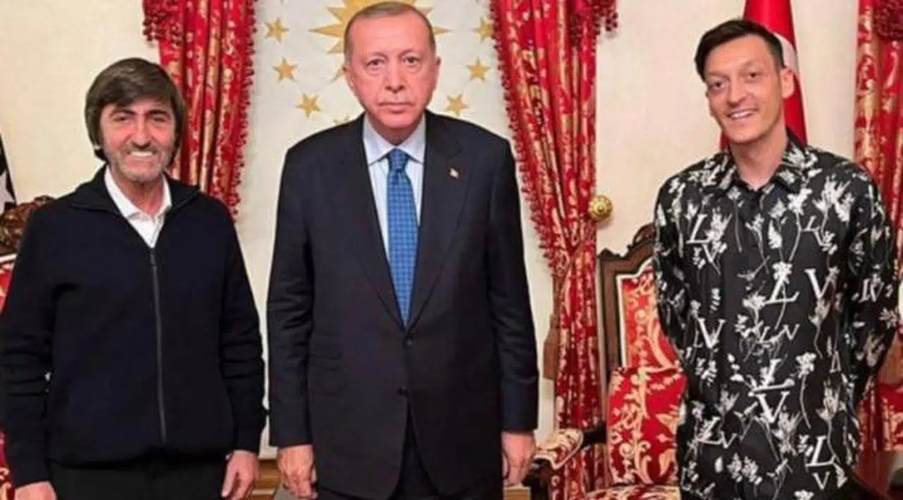 Mesut Özil ve Rıdvan Dilmen'den Erdoğan'a ziyaret