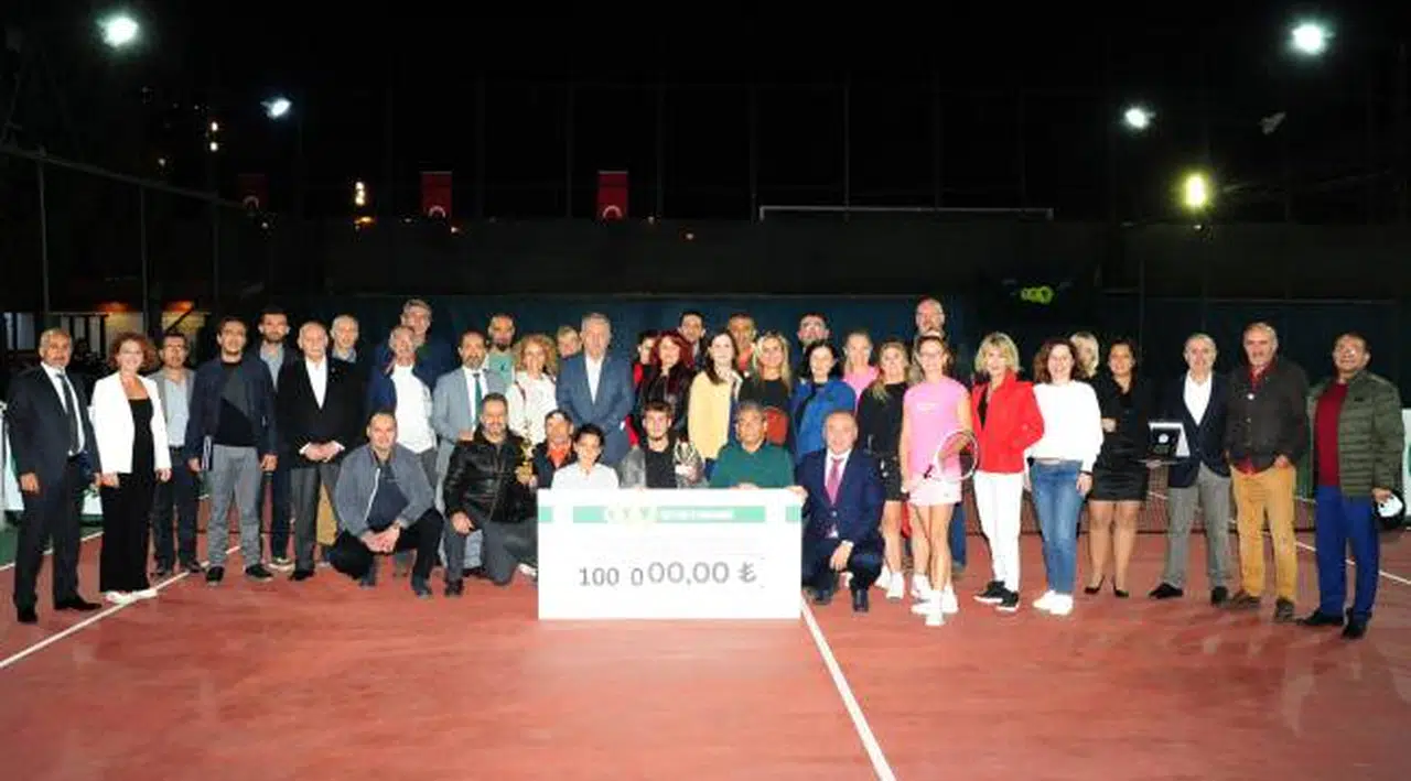 Tenis Turnuvası Eğitime Destek Oldu