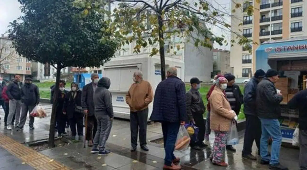 Çamlı: Aç kimse yok, ekmek kuyrukları film çekmek için oluşturuluyor