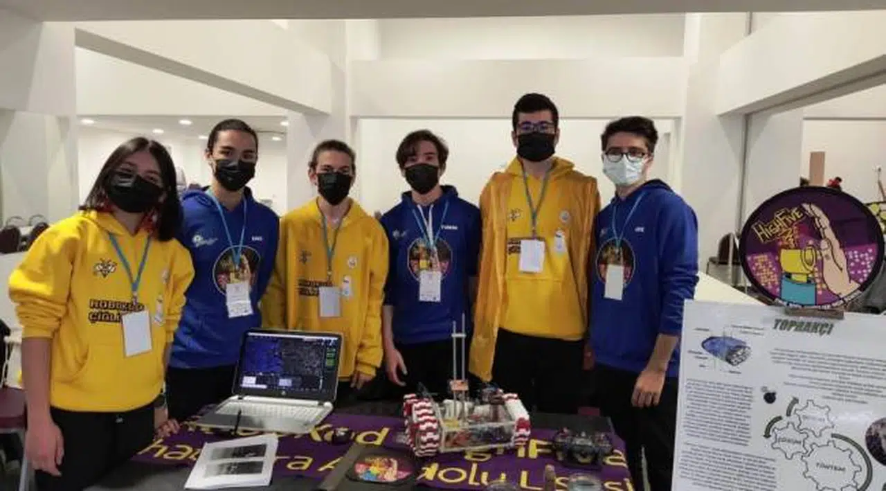 Cihat Kora Anadolu Lisesi Robotik Kodlama Şampiyonu oldu