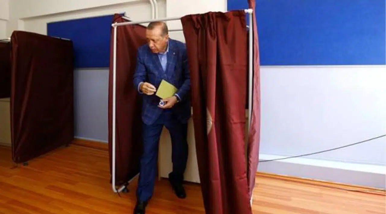Erdoğan'a yakın isim: '​​Parti içinde bir grup AKP sonrasına hazırlanıyor, her tarafları oynuyor'