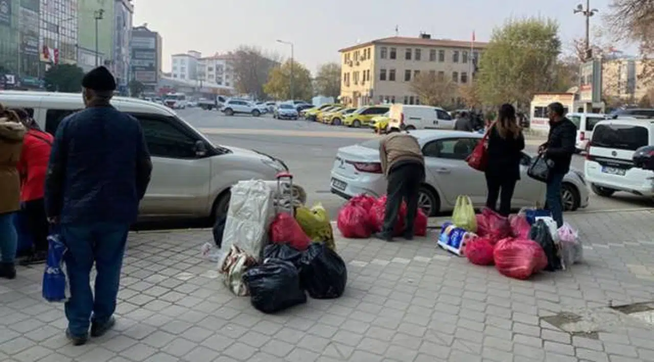 Manat, TL karşısında yüzde 49 değerlendi; Iğdır'a akın başladı
