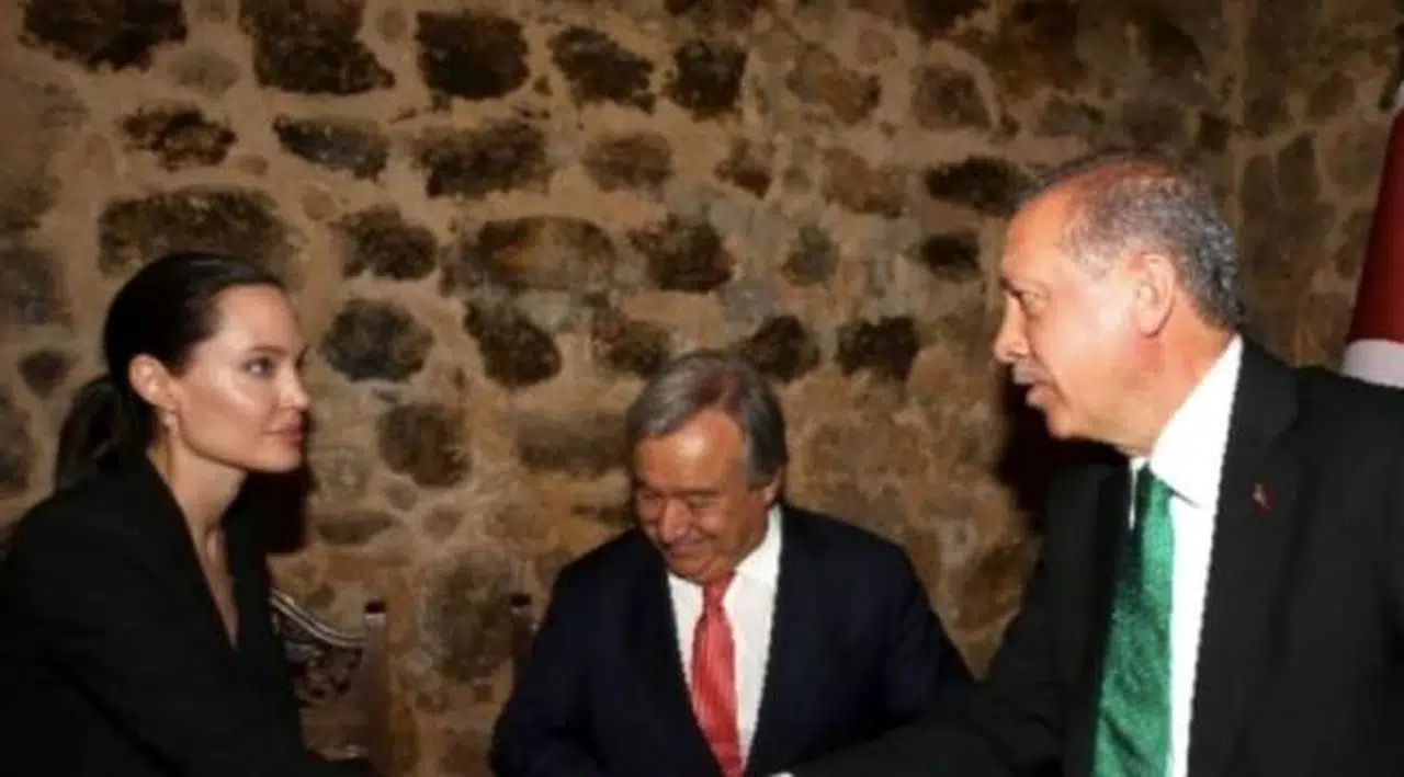 Soylu AKP içine mi gönderme yapıyor: İşte Angelina Jolie ile fotoğraf çektirenler
