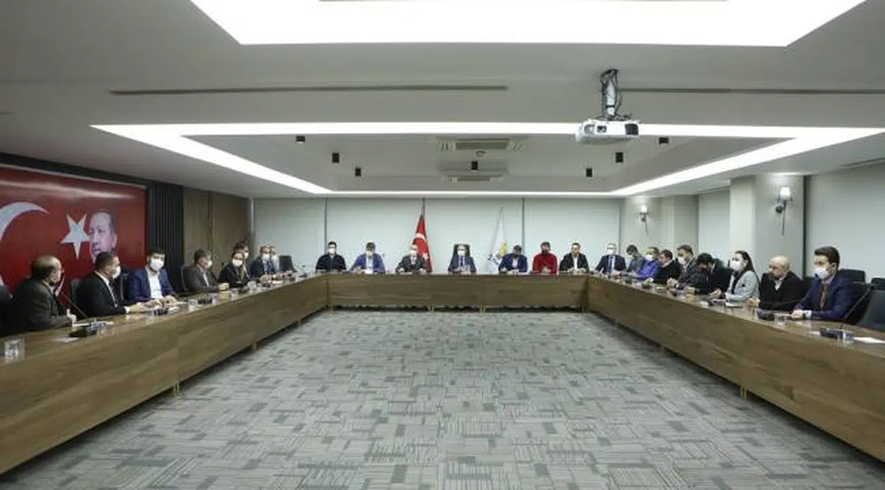 AK Parti İzmir İl Başkanı Kerem Ali Sürekli;  “-cek, -cak’tan öteye geçemediler…”