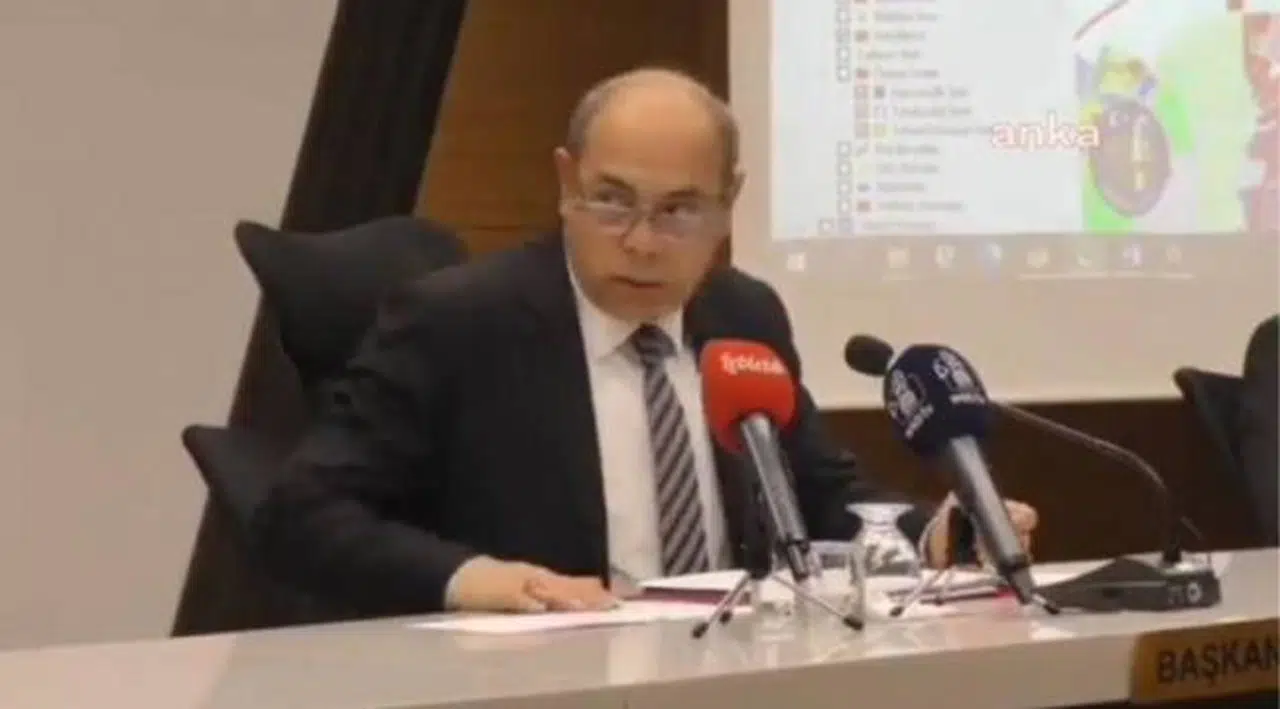 AKP'li meclis üyesi açık mikrofonu unuttu: 'Neyin ne olacağı bilinmiyor ki, ben devletten iş almam mesela'