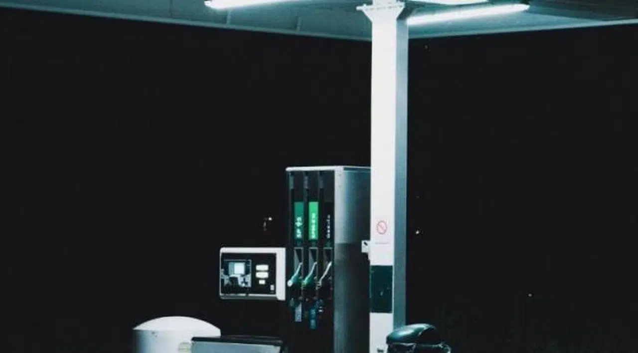 Benzine yine zam geldi: Litre fiyatı rekor kırdı!