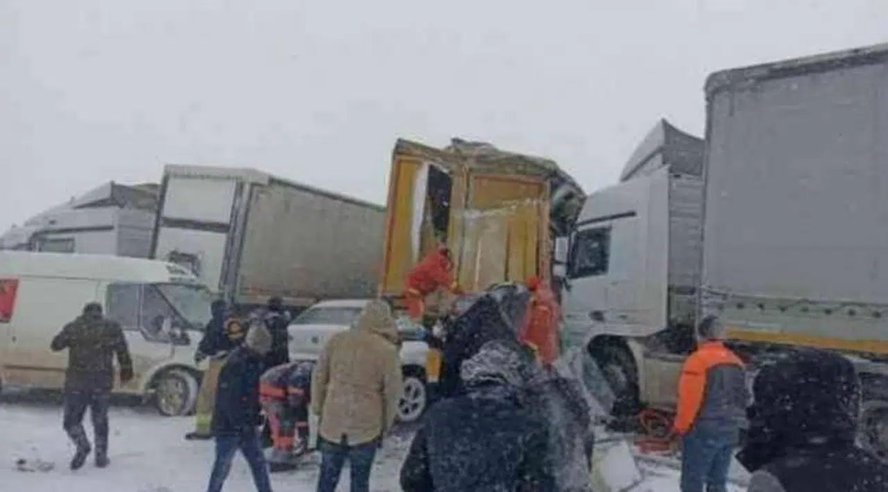 Emniyet kar dolayısıyla yolda kalan, kaza yapan araçlar için alınan yeni kararı açıkladı