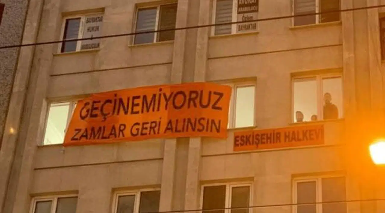 Eskişehir’de 'Geçinemiyoruz' pankartı için 18 bin TL para cezası