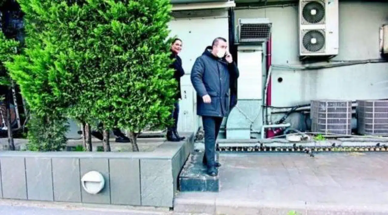 Halka 'gerekirse simit yenilecek' diyen Hülya Avşar, lüks restoranın arka kapısından kaçtı