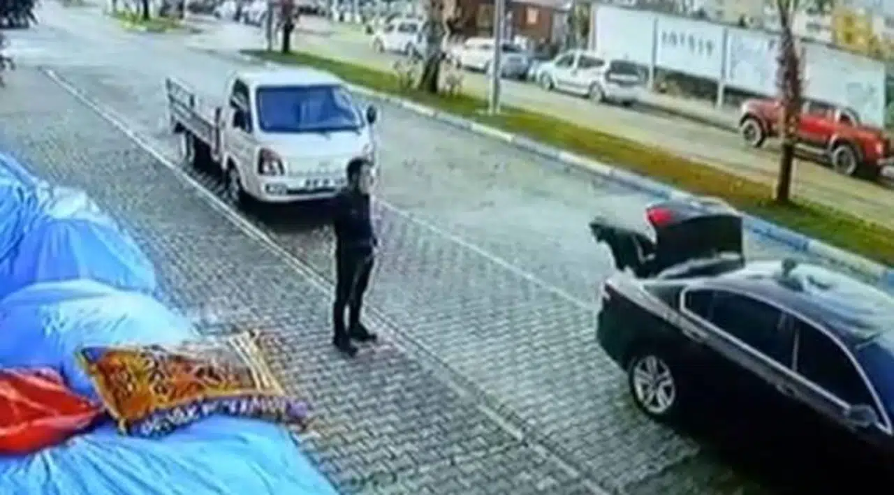 İşçiyi 'araba kirlenmesin' diye bagajda taşıyan patrona para cezası