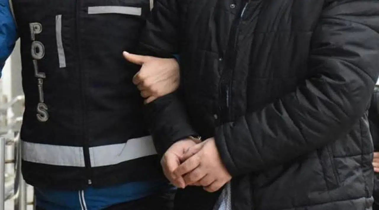 İzmir'de 'gizli oluşum' operasyonu: AKP'li yöneticilere gözaltı