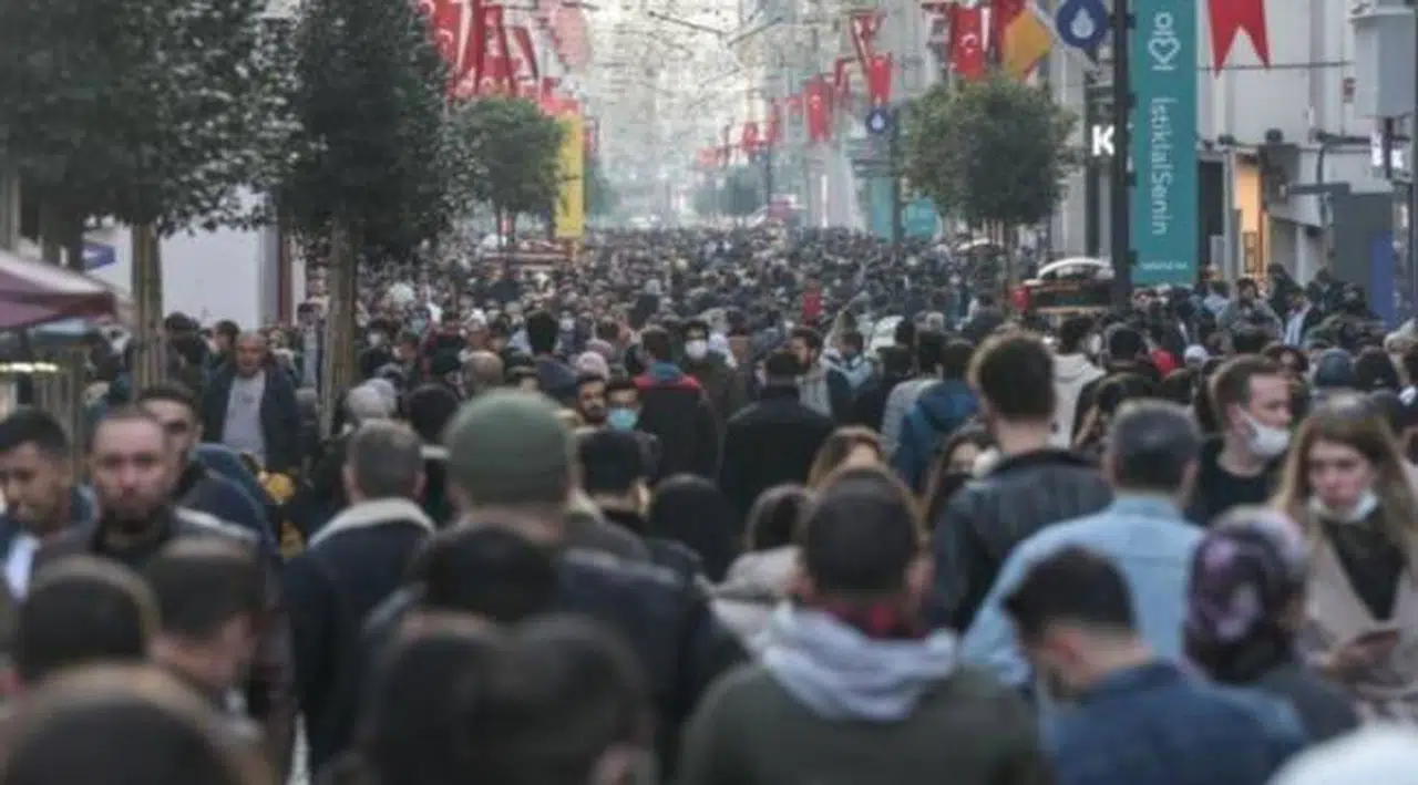 Koca: Yeni varyanta bağlı Covid-19’u çoğu kişi hafif atlatıyor