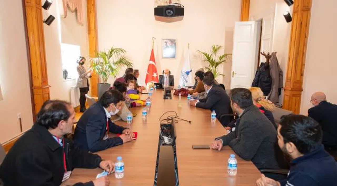 Özcan Purçu Ve Seyyar Çiçekçilerden Başkan Soyer’e Teşekkür Ziyereti