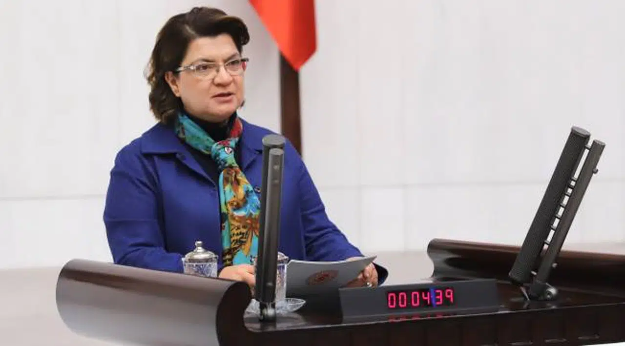 SUZAN ŞAHİN KALICI YAZ SAATİ UYGULAMASININ KALDIRILMASI İÇİN KANUN TEKLİFİ VERDİ