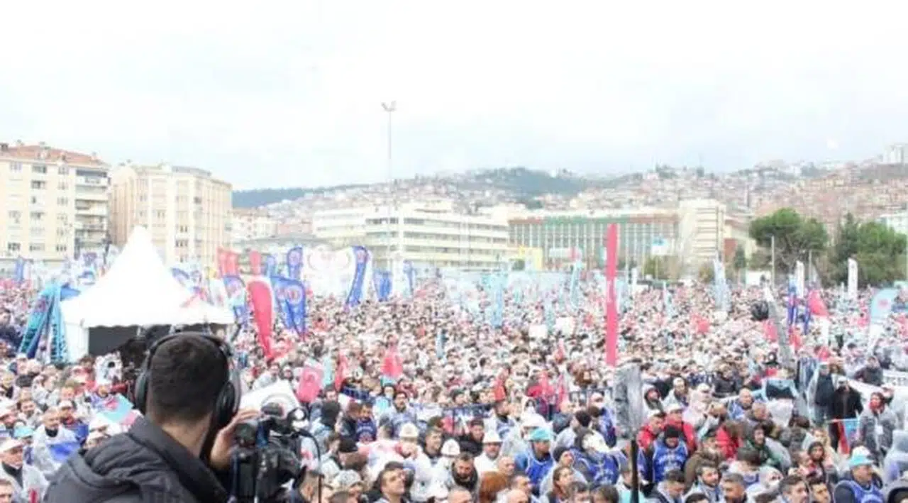 Türk Metal'den İzmit'te miting