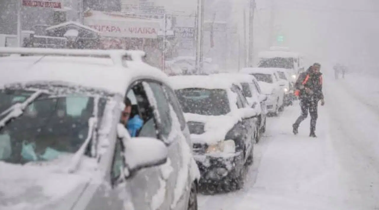 Yunanistan Başbakanı kar fırtınası krizi için özür diledi