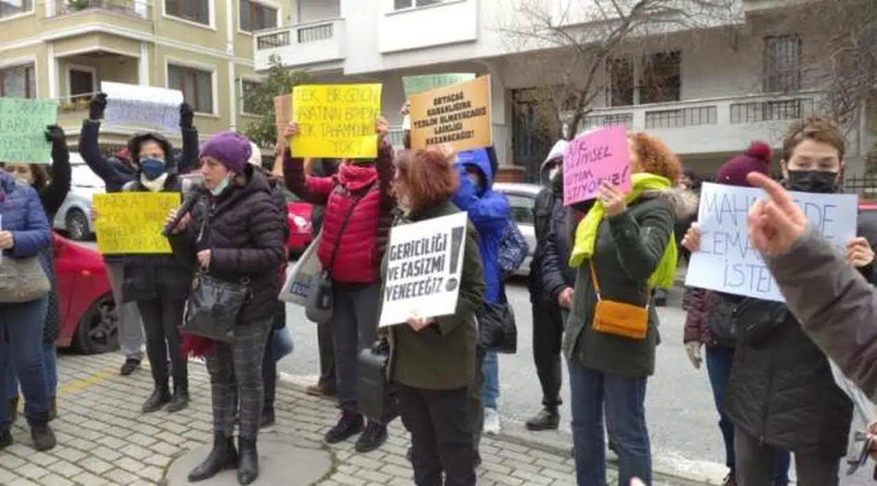 Acıbadem'de ‘cemaat yurdu’ protesto edildi: ‘Devlet kamusal hizmeti cemaat ve tarikatlara bırakamaz’