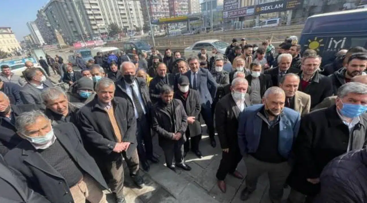 AKP ve MHP'den toplu istifalar: 400 kişi İYİP'e katıldı...