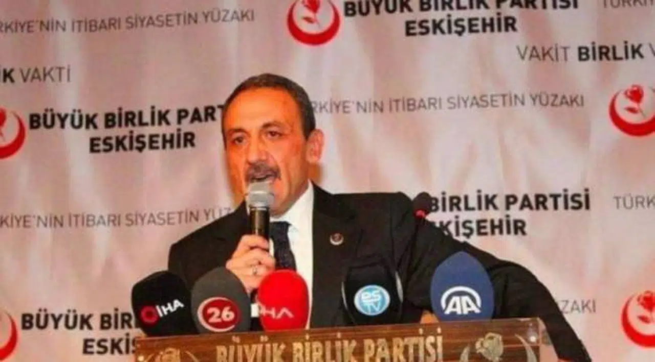 'Bir velet öldü diye cemaatleri mi kapatacağız' diyen Akdoğan, Elektrikçiler Odası Başkanı oldu