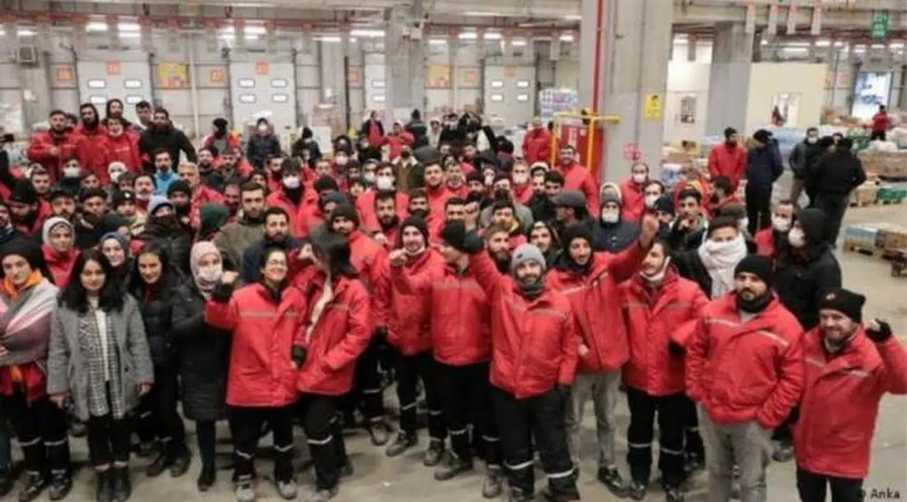 Direnen Migros işçileri kazandı