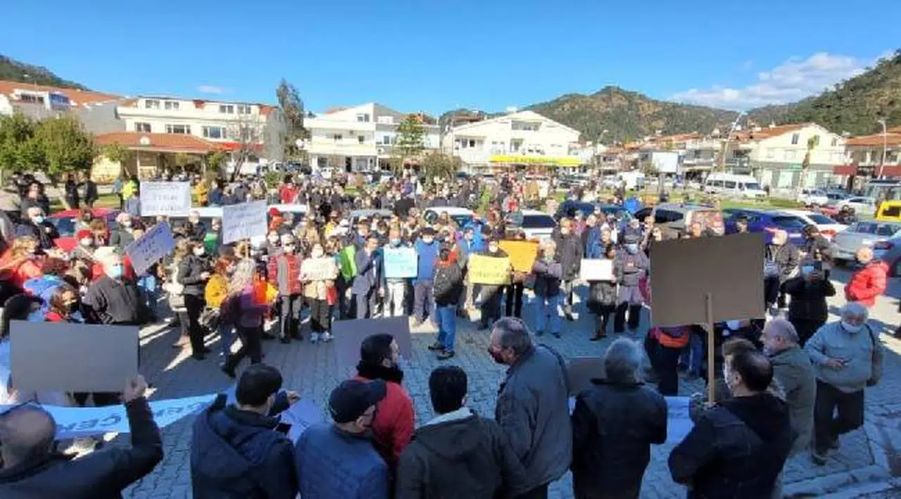 Elektrik zammı protestosunda hükümet istifa sesleri