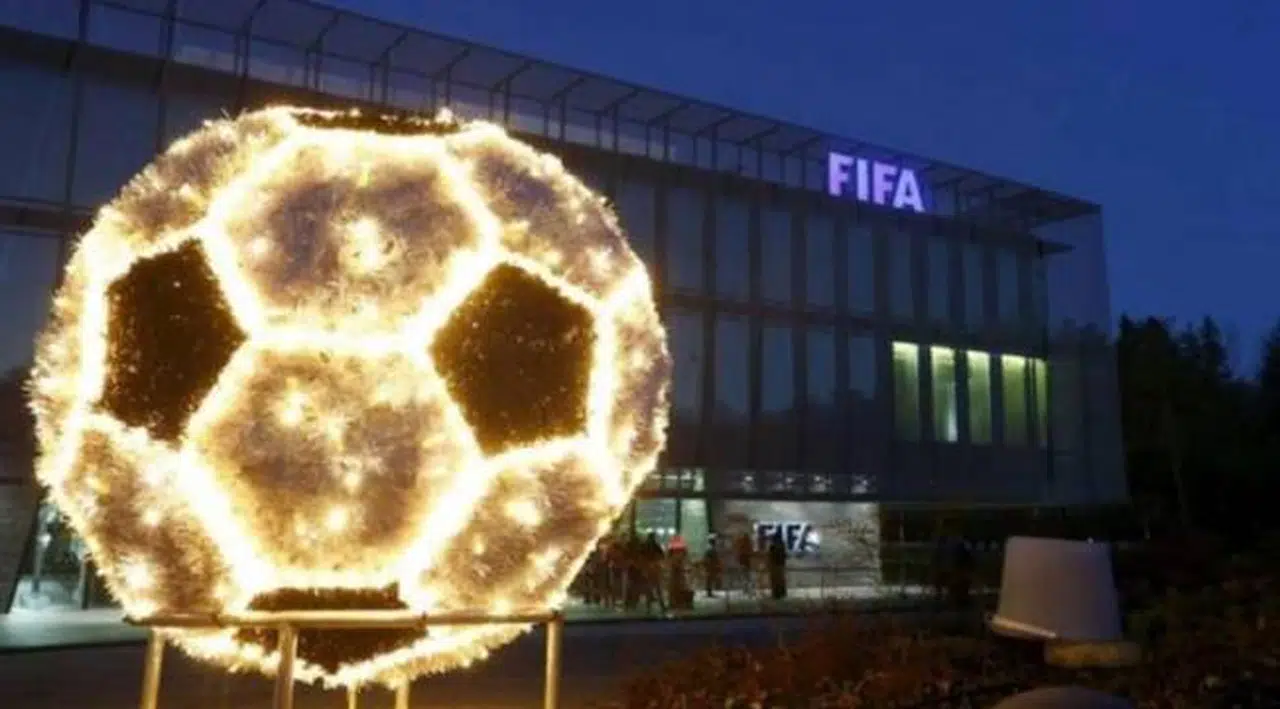 FIFA Rusya marşı ve bayrağını yasakladı