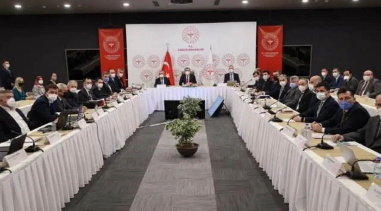 Koca'dan 'İstanbul' açıklaması: Yoğun bakımdakilerin yüzde 90'ı 60 yaş üzeri