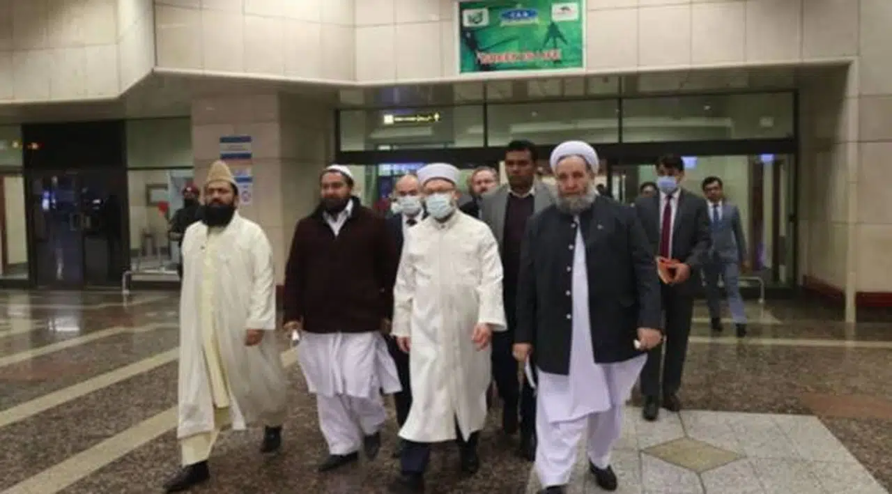 "Korkumuzdan yeni araç alamıyoruz" diyen Diyanet Başkanı Ali Erbaş İslamabad'a özel jetle uçtu
