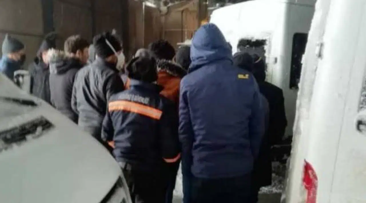 Maden işçileri karda mahsur kaldı